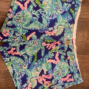 Lilly Pulitzer Turtle Villa Print Shorts size 2